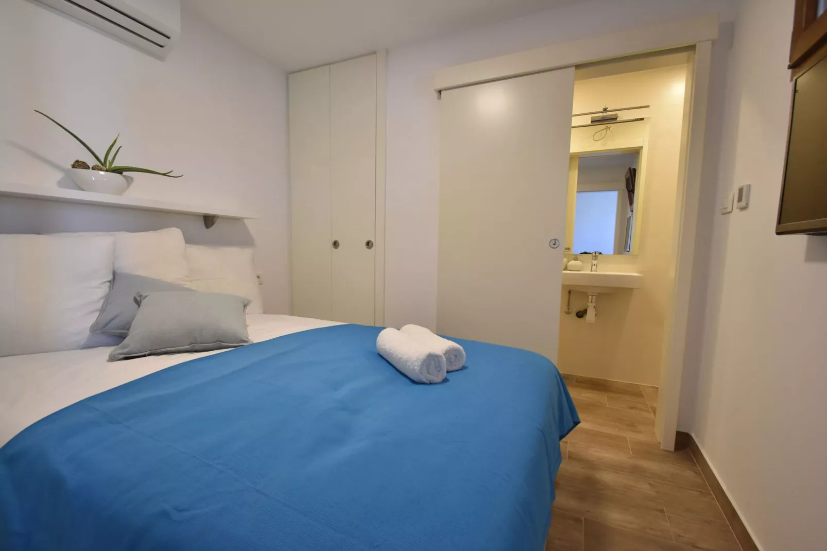 Mandika-Bedroom
