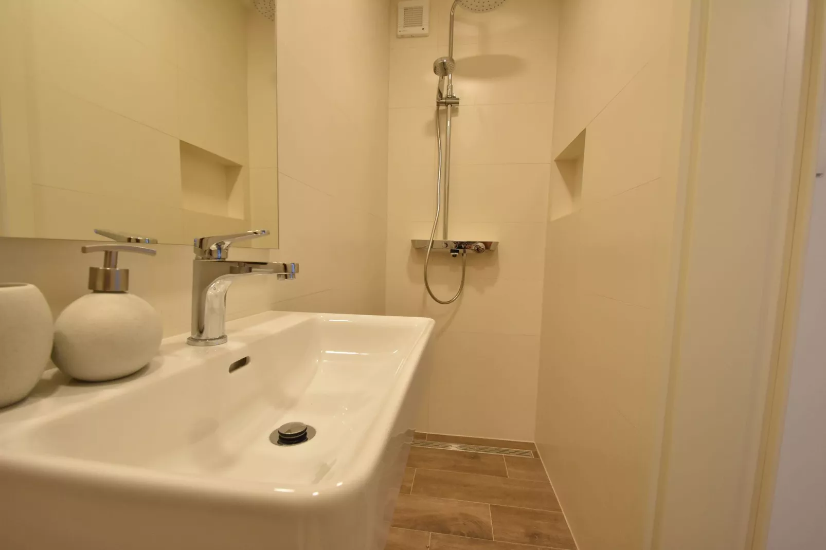 Mandika-Bathroom
