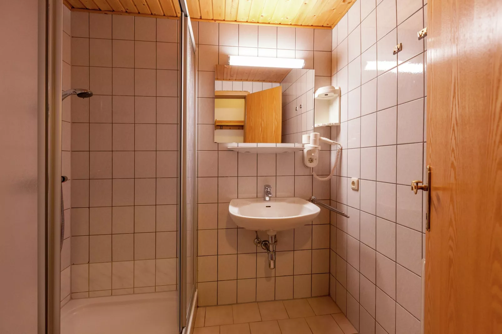 Apartment 2-4/2-Bathroom