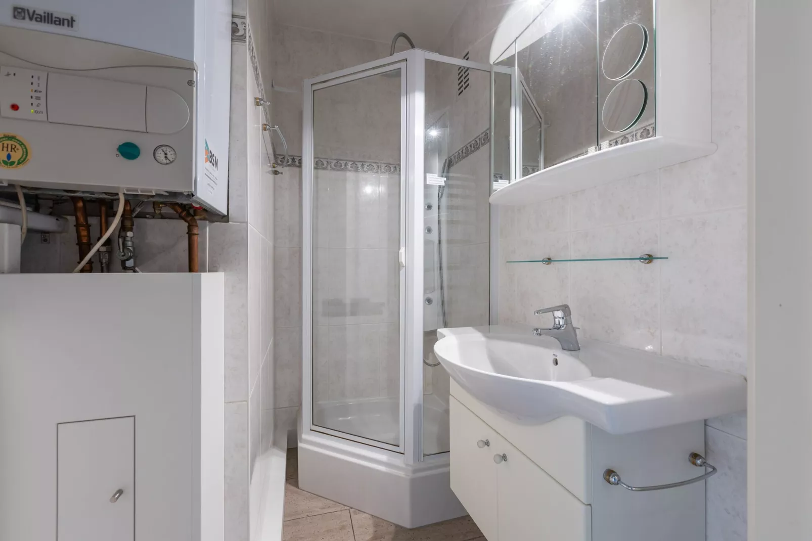 Loukojack 0601-Bathroom