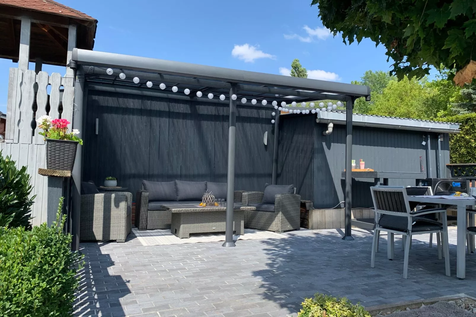 Modern holiday flat with pool in the Harz-Gardens summer