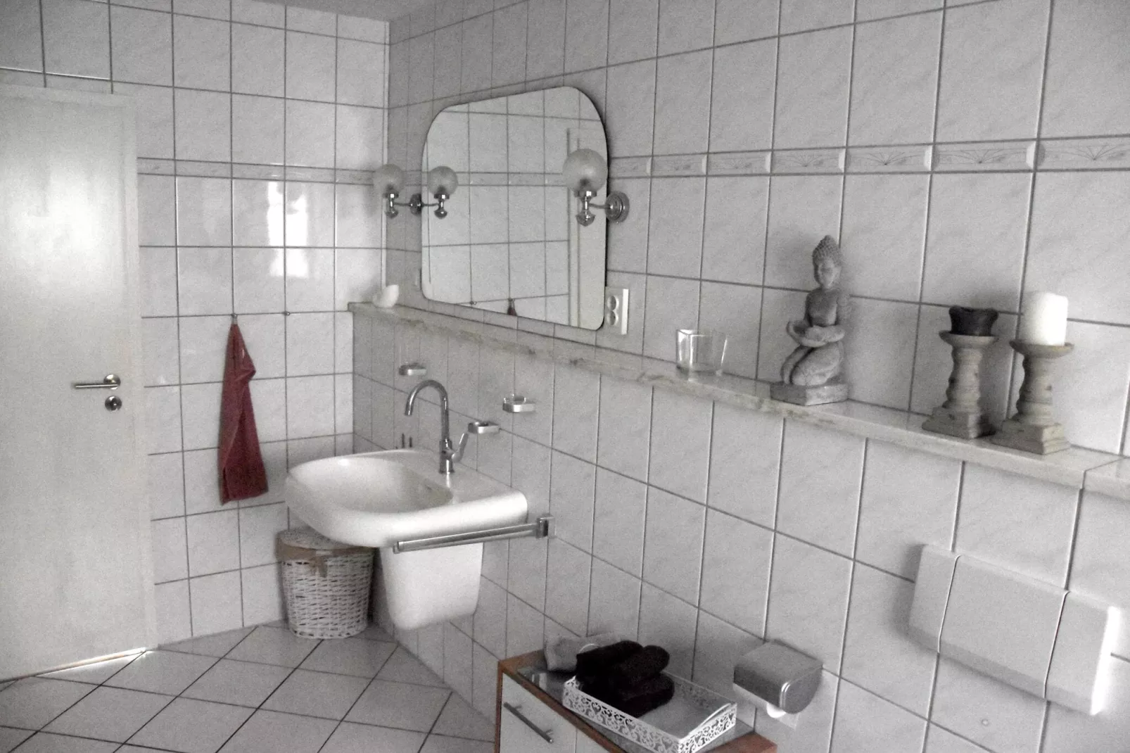 Modern holiday flat with pool in the Harz-Bathroom