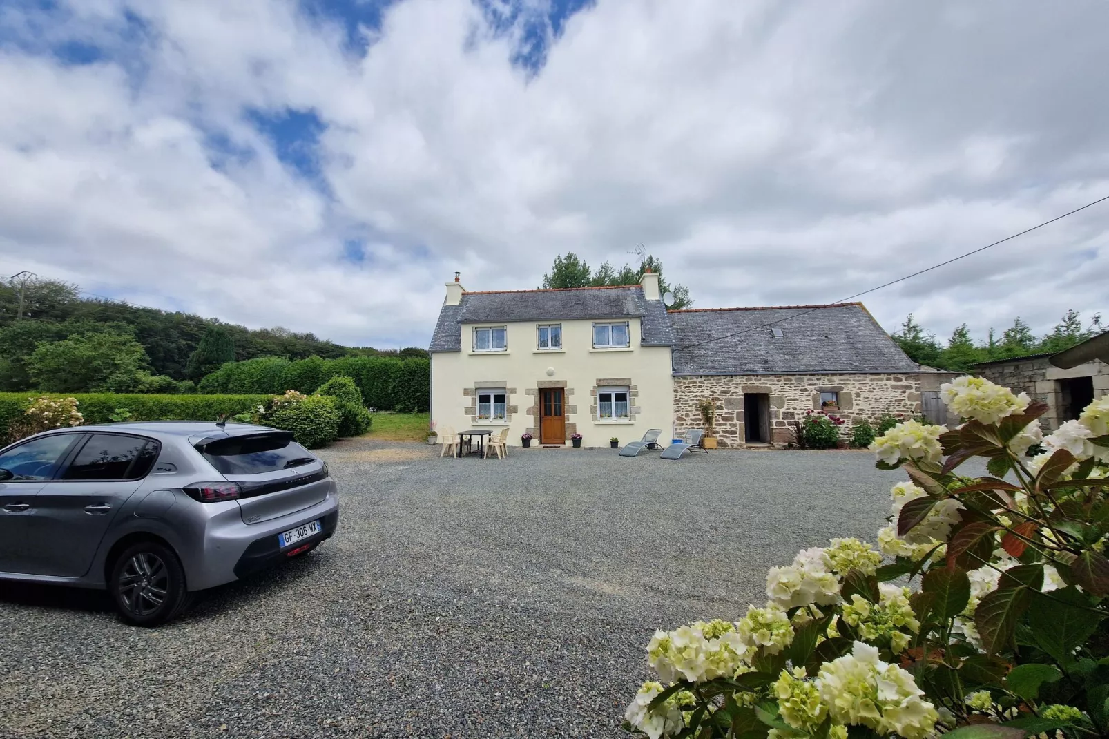 Maison de vacances en campagne Guerlesquin-Exterior summer