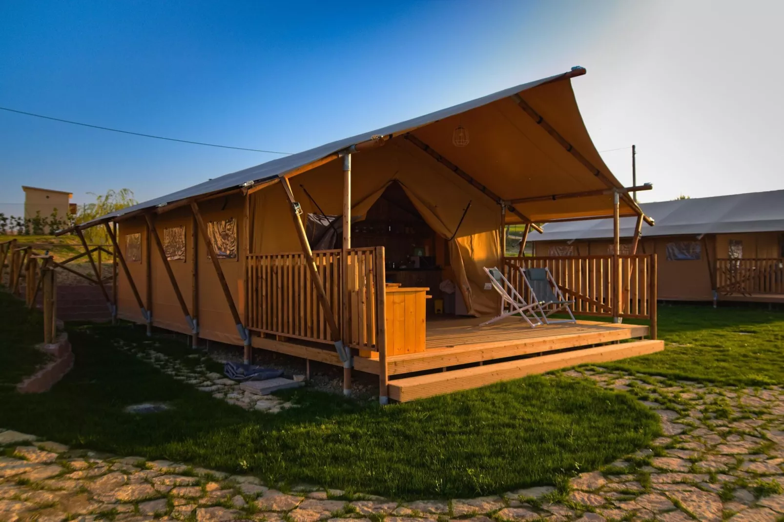 Tenda 2-Exterior summer