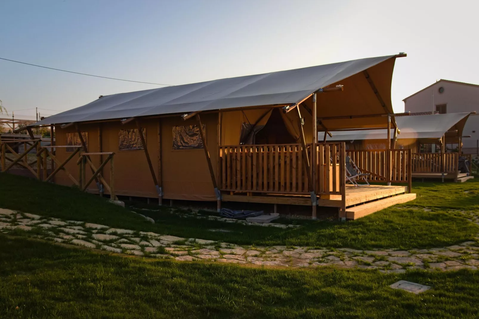 Tenda 2-Exterior summer