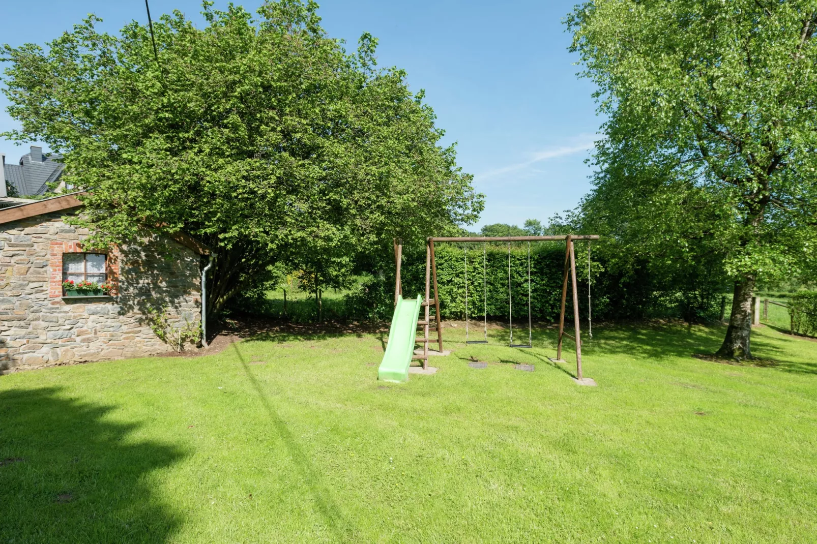 La Fermette-Gardens summer