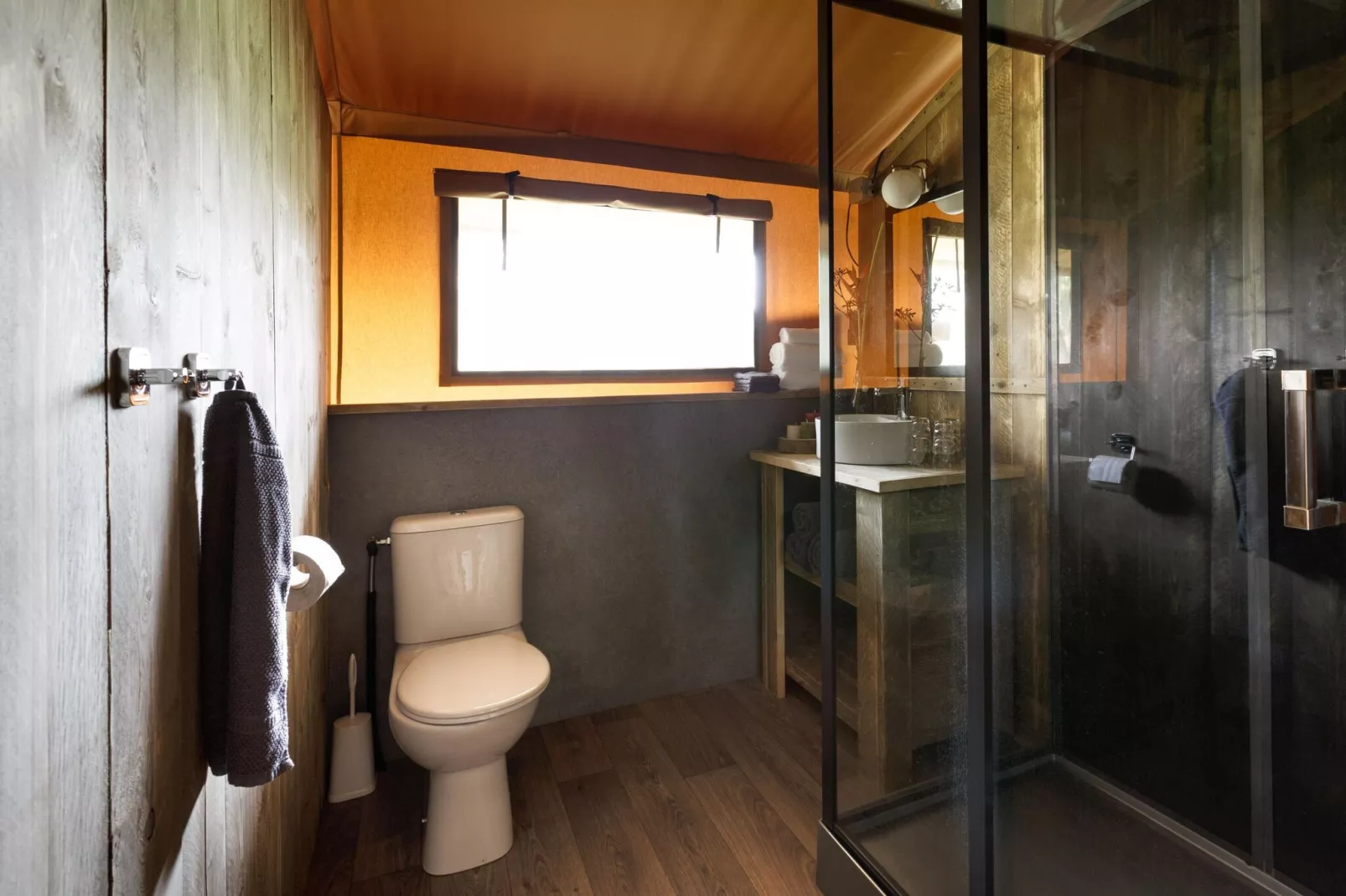 Tenda 2-Bathroom