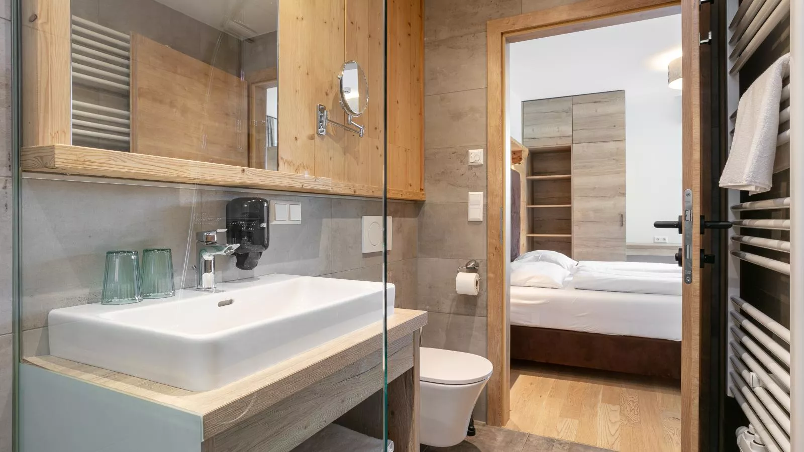 Apart33 Top 1-21-Bathroom