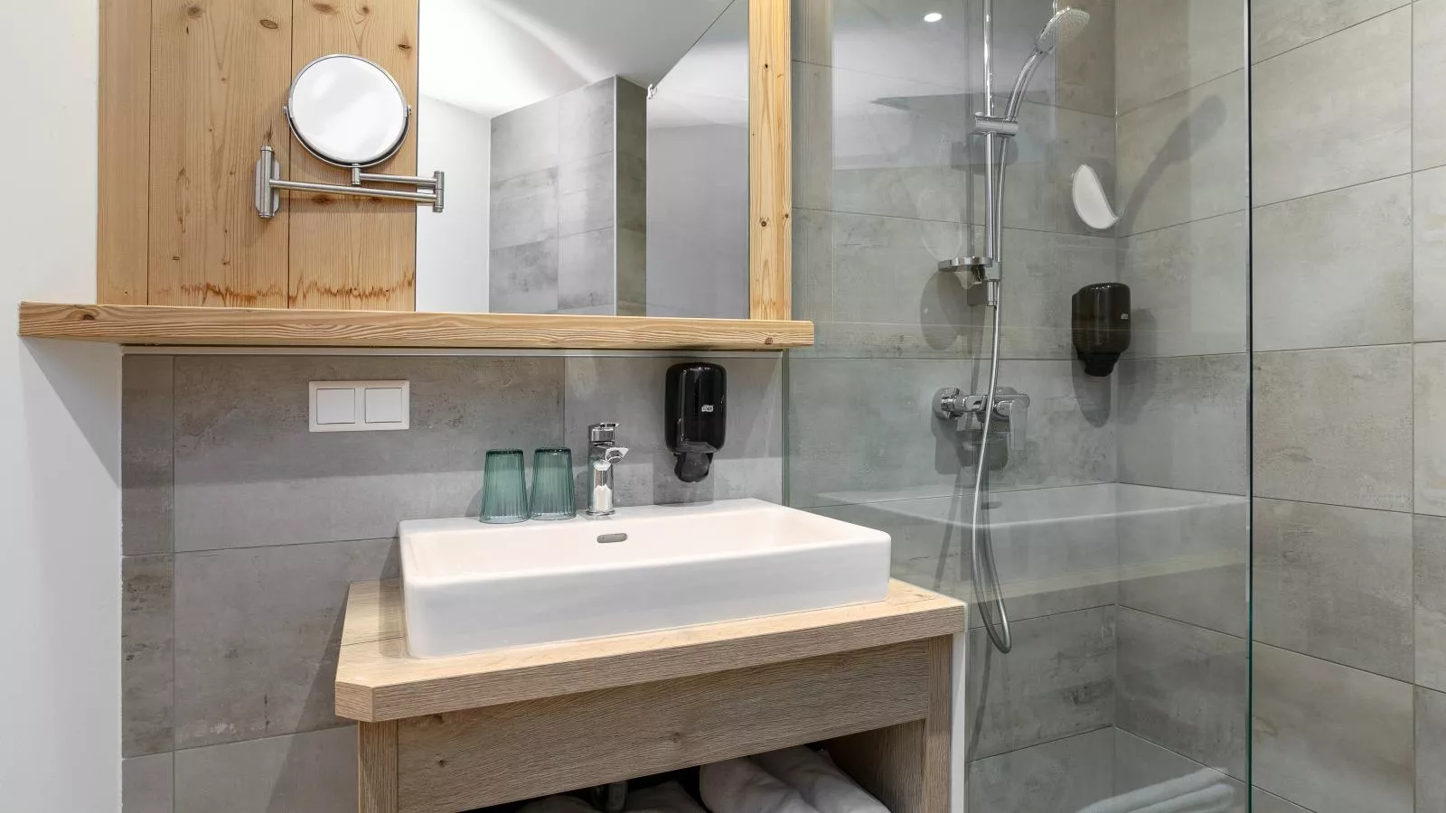 Apart33 Top 1-21-Bathroom