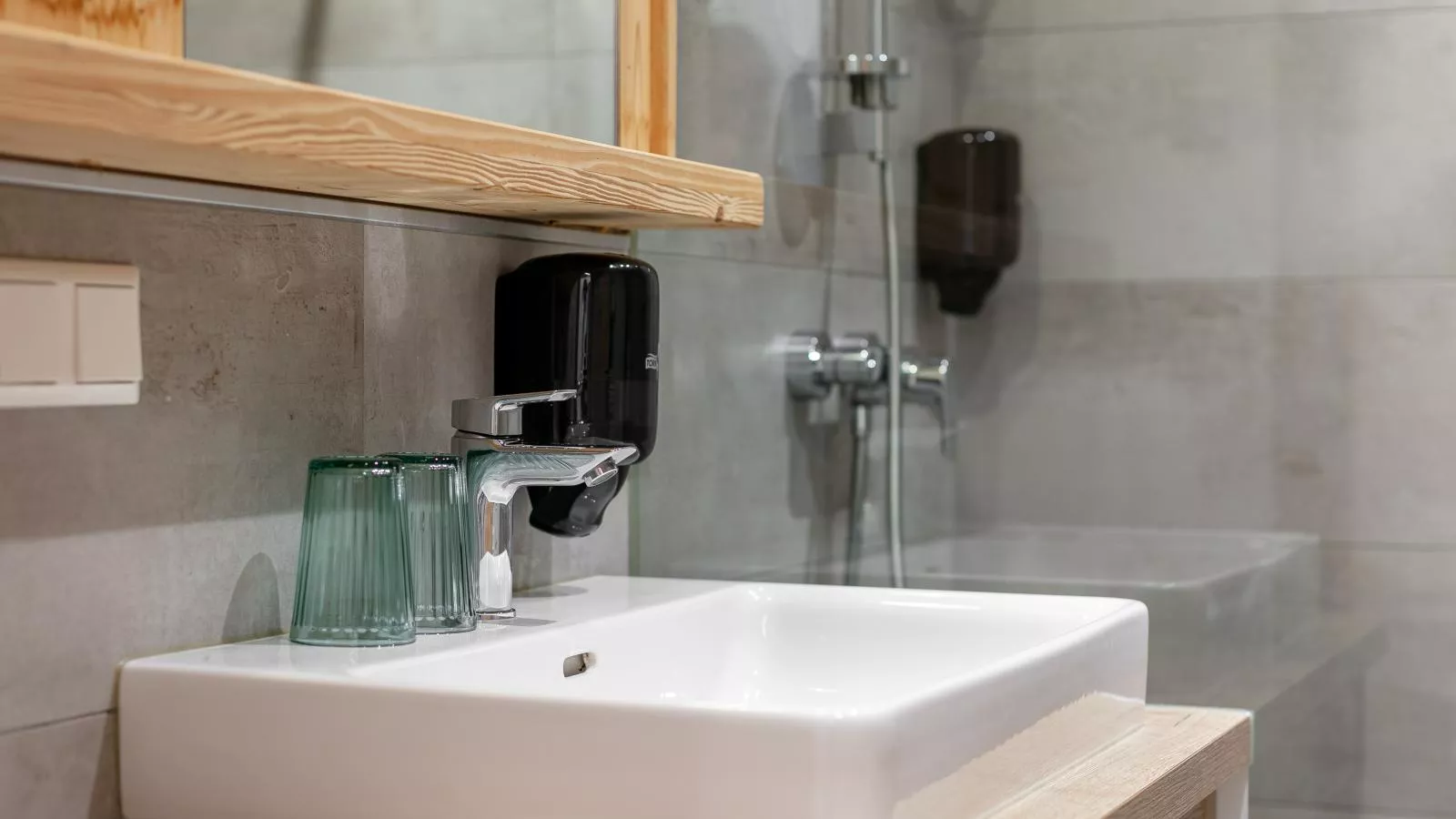 Apart33 Top 1-21-Bathroom