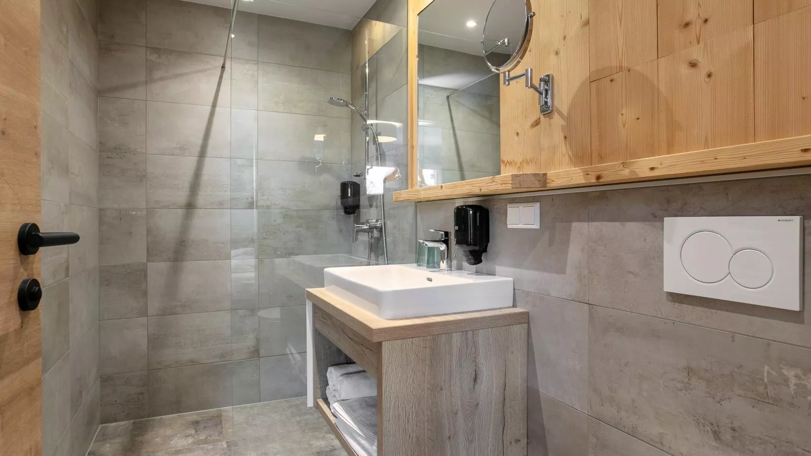 Apart33 Top 1-21-Bathroom