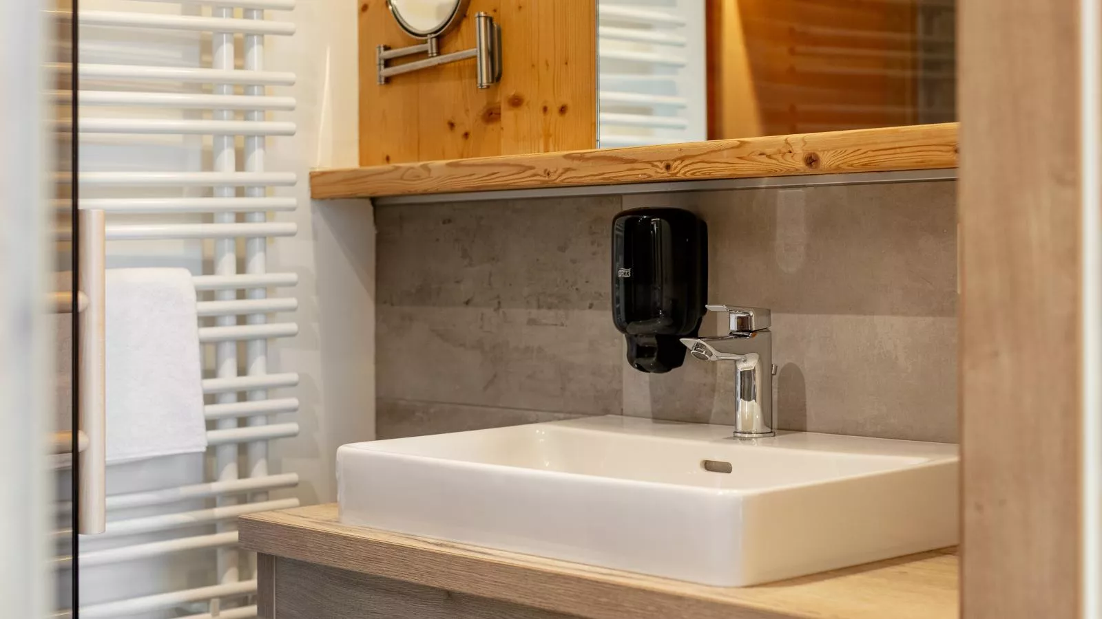 Apart33 Top 1-23-Bathroom