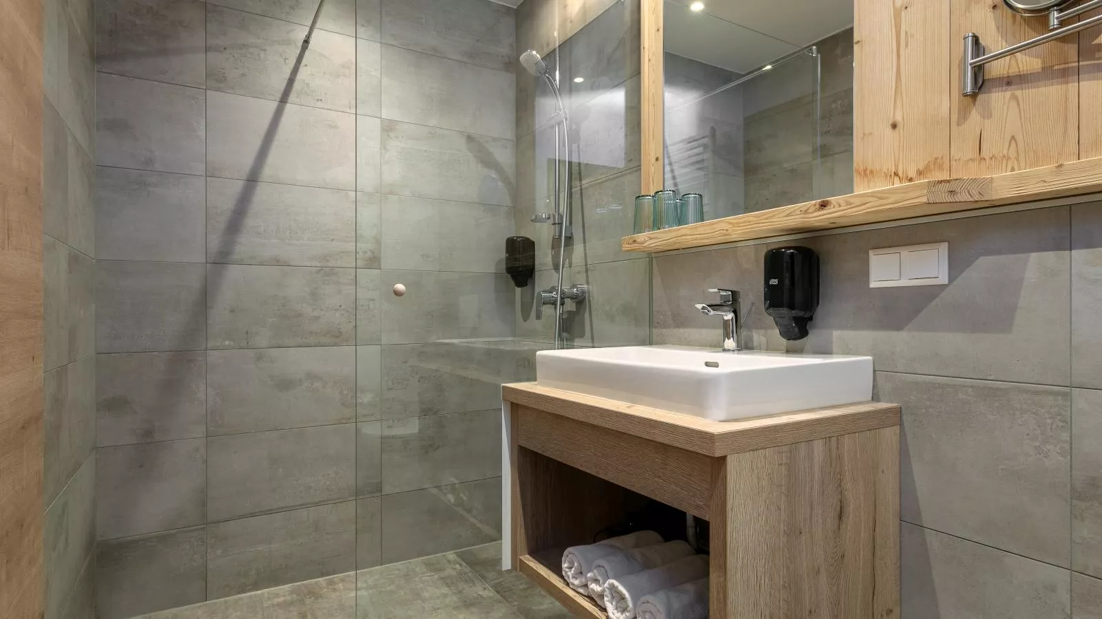 Apart33 Top 1-24-Bathroom