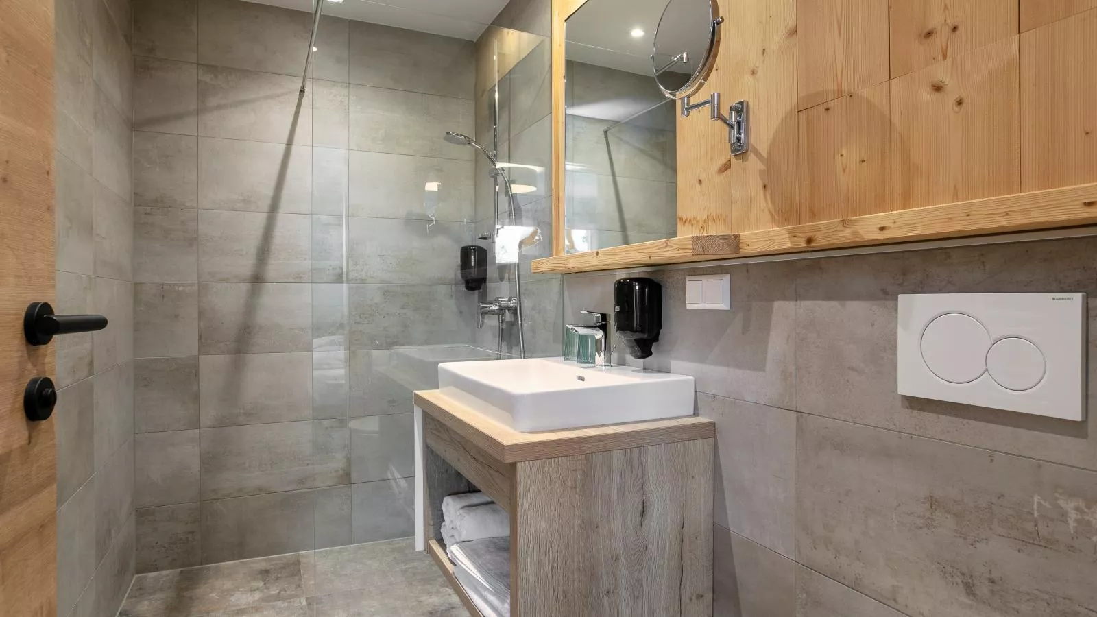 Apart33 Top 1-26-Bathroom
