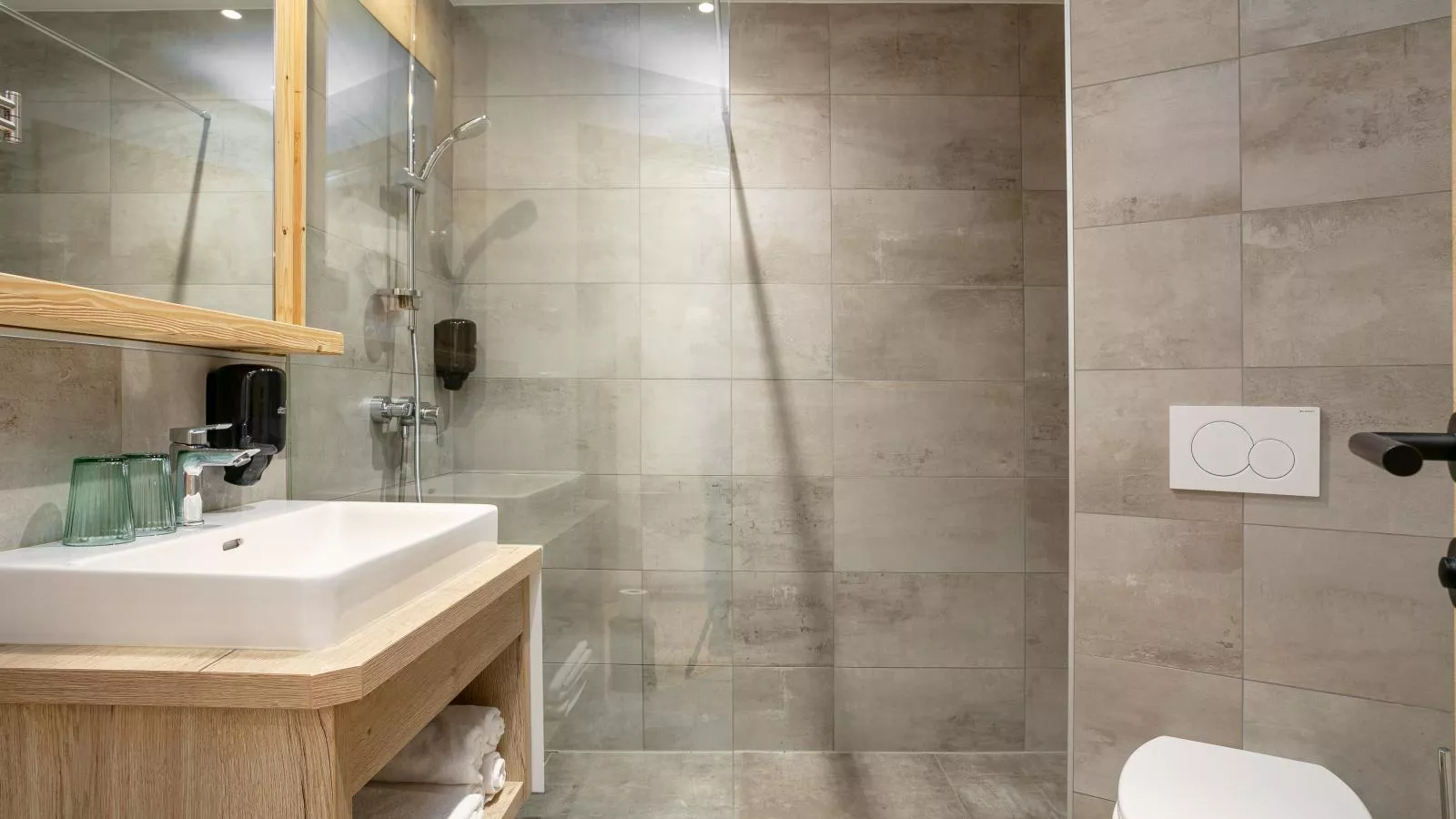 Apart33 Top 1-26-Bathroom