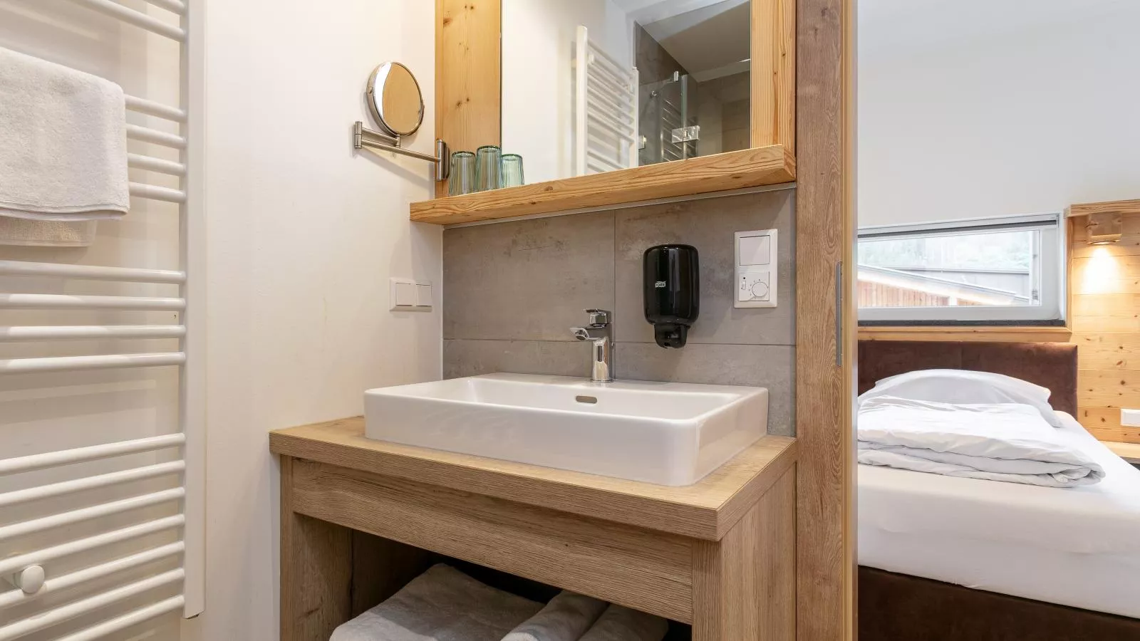 Apart33 Top 1-27-Bathroom