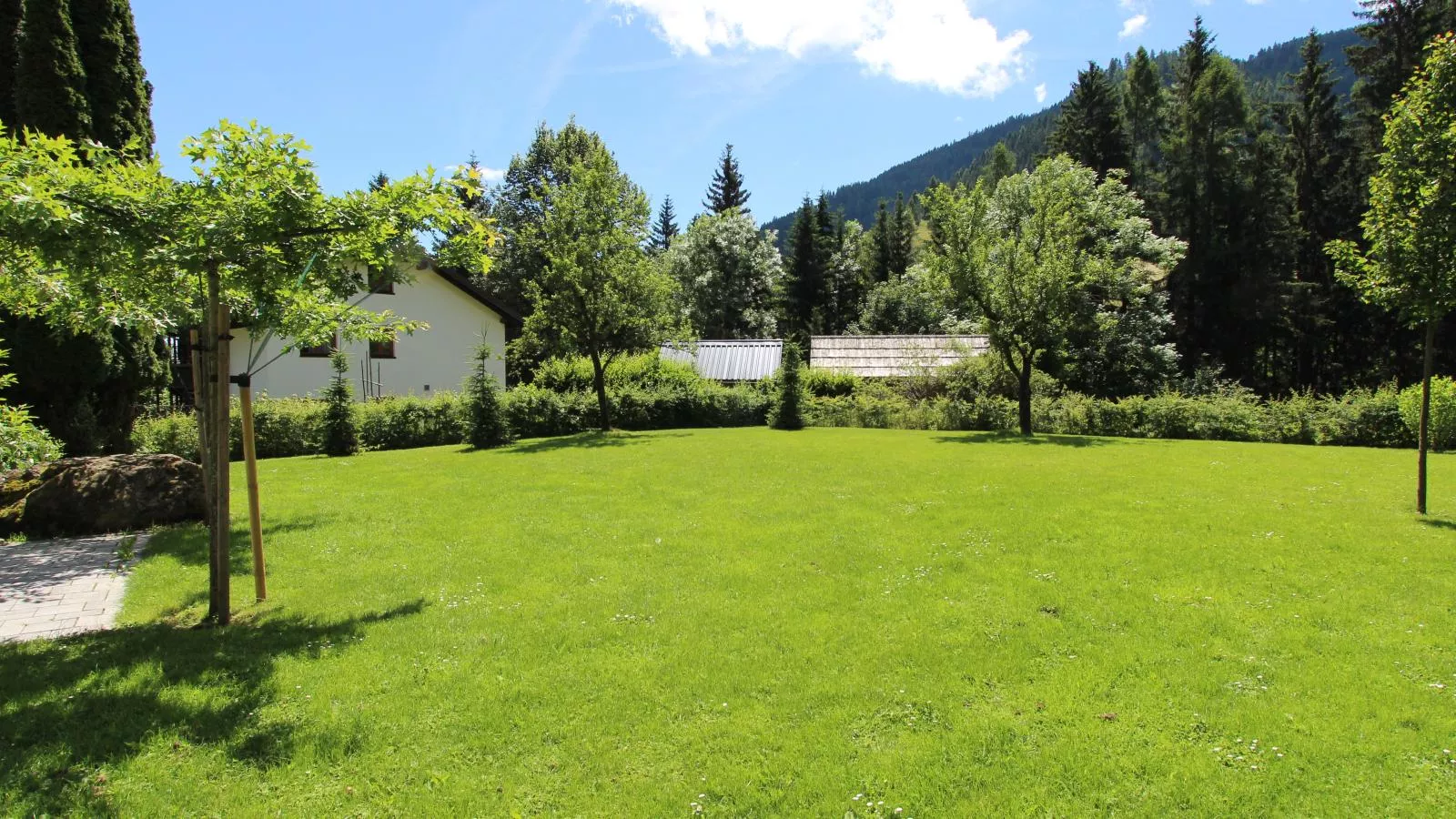 Haus zum Hirschen-Gardens summer