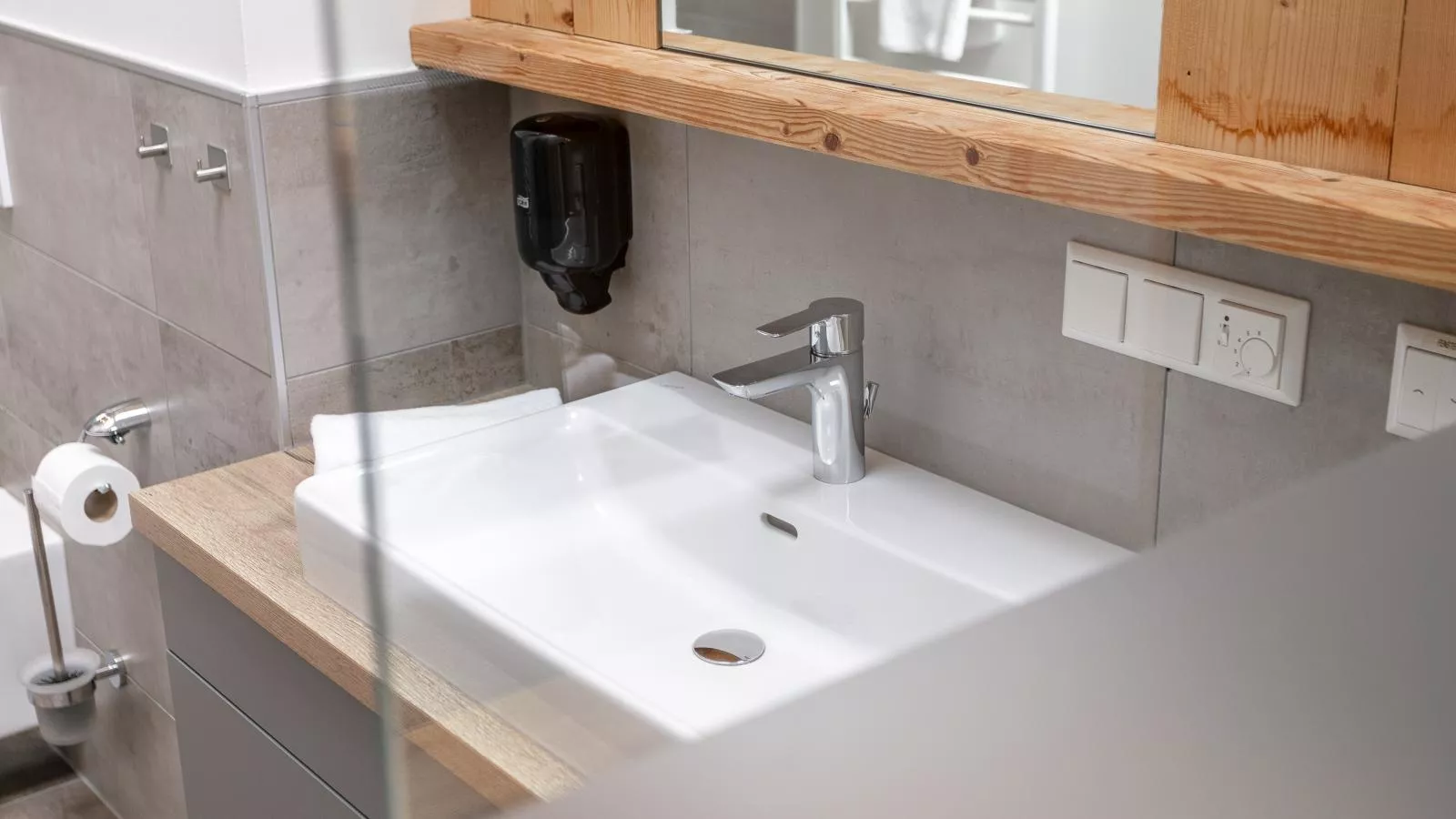 Apart33 Top 1-33 Penthouse-Bathroom