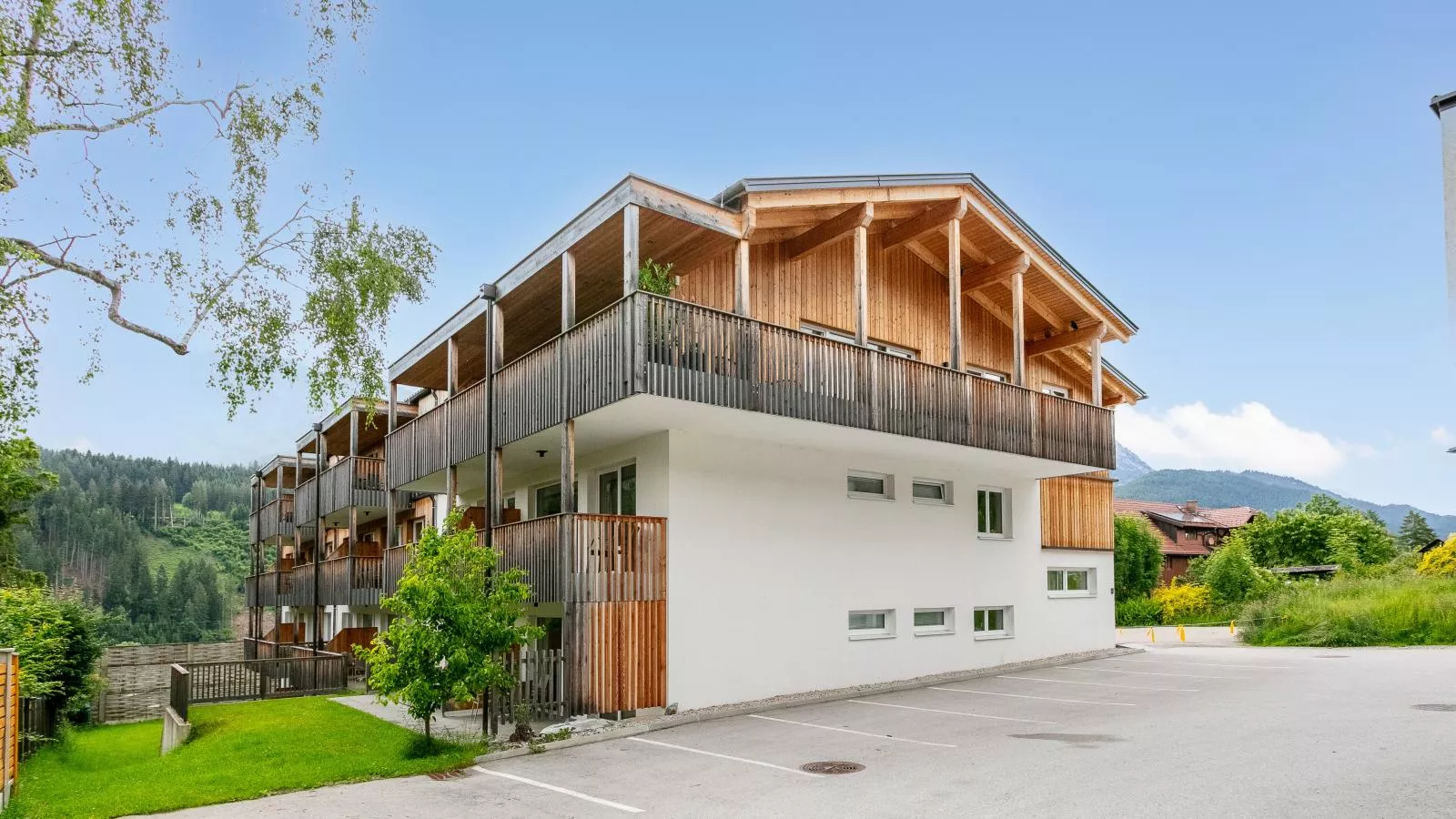 Apart33 Top 2-10-Exterior summer