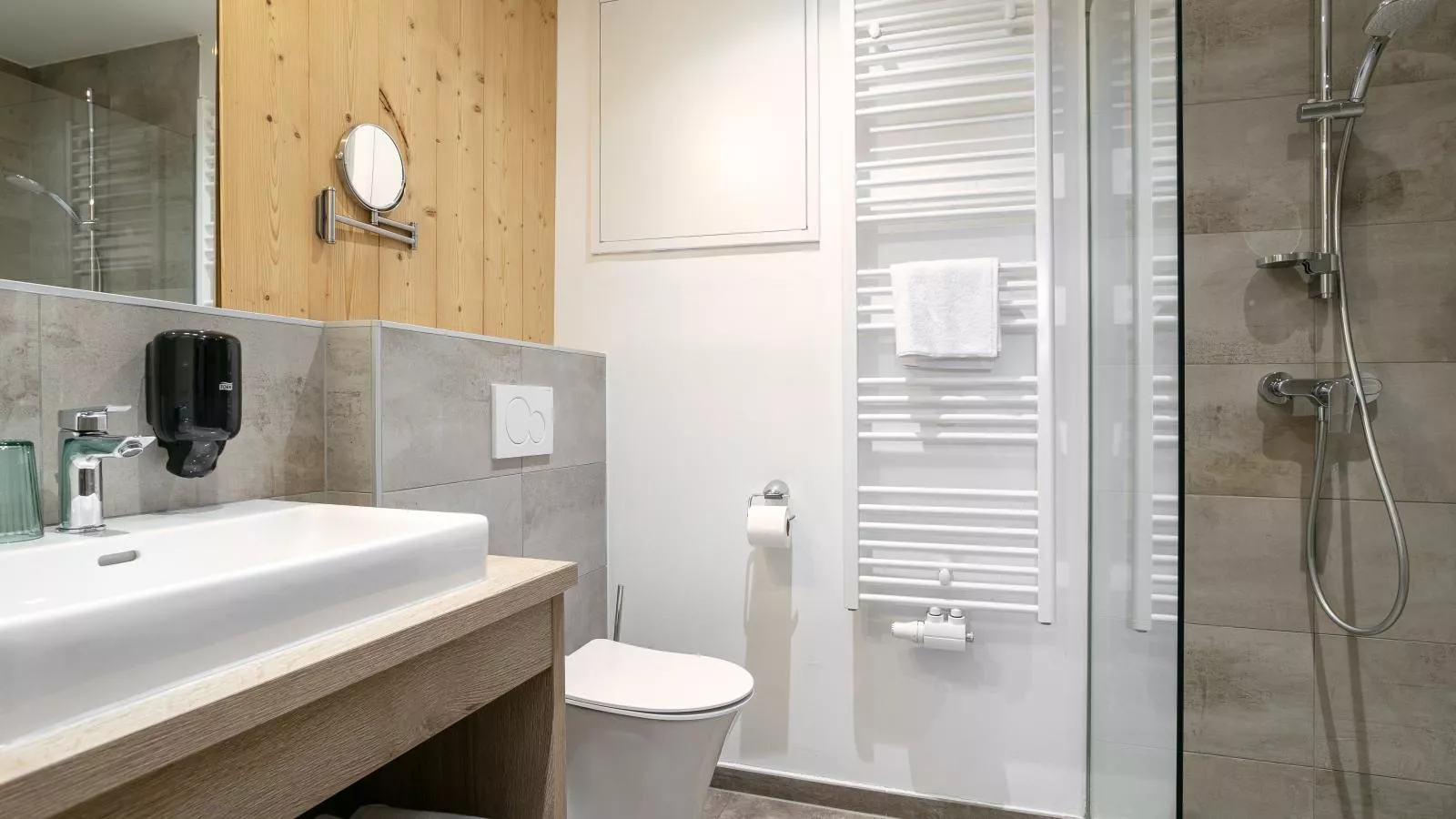 Apart33 Top 2-10-Bathroom