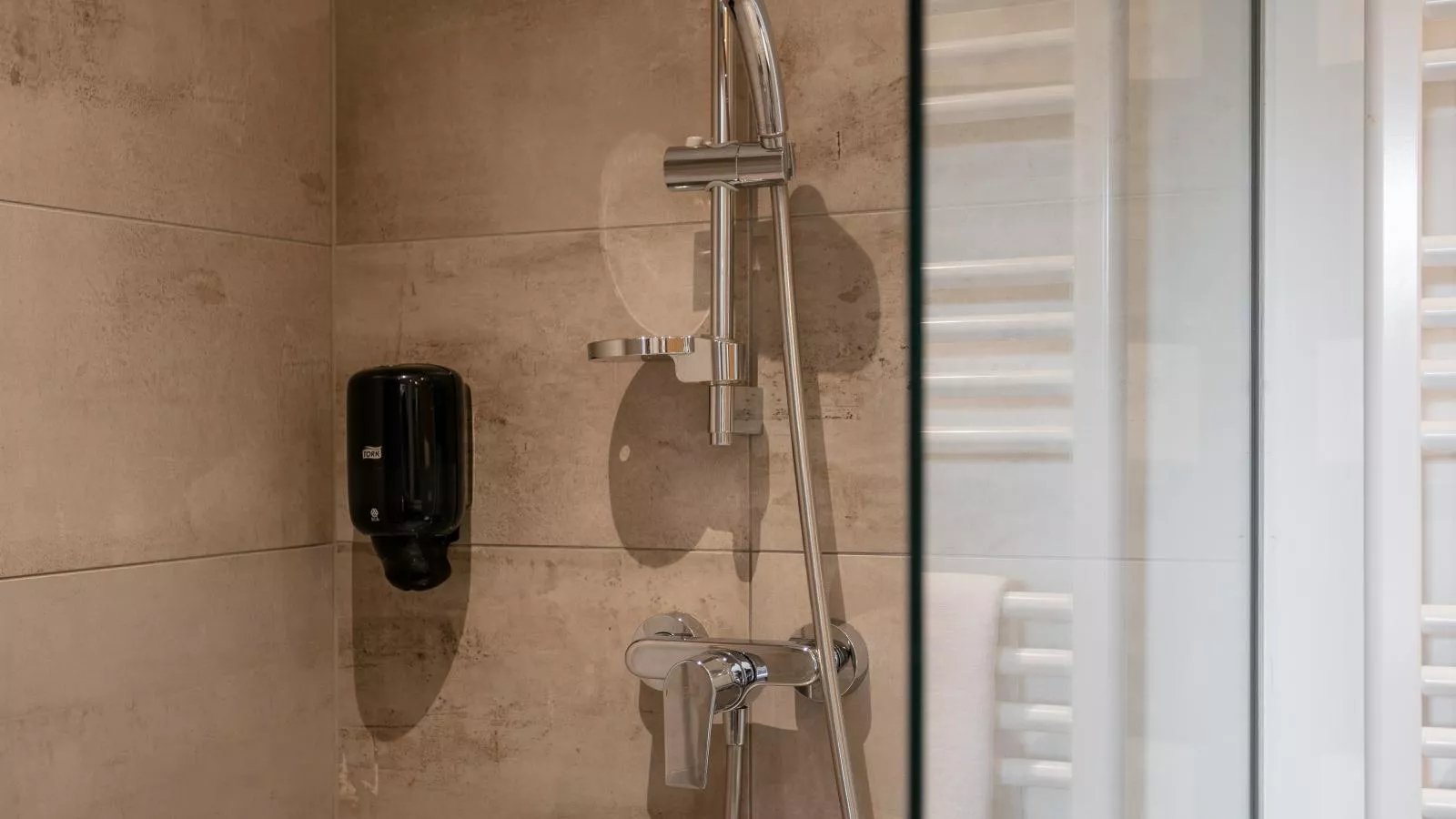 Apart33 Top 2-13-Bathroom