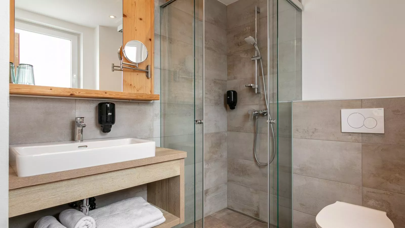 Apart33 Top 1-30-Bathroom