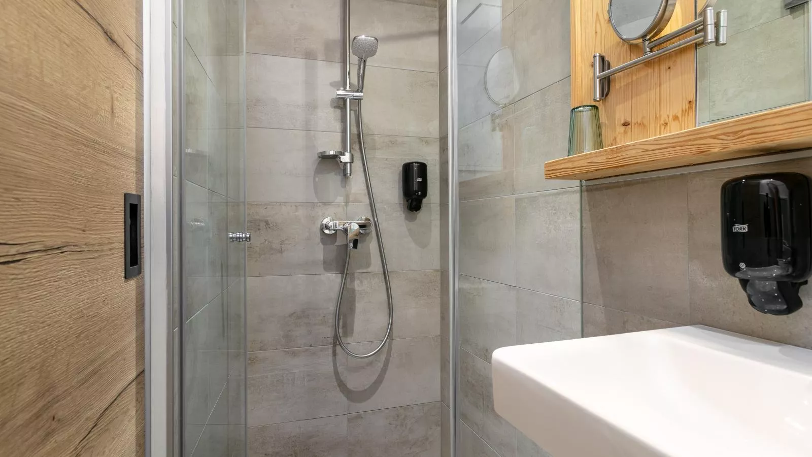 Apart33 Top 1-30-Bathroom