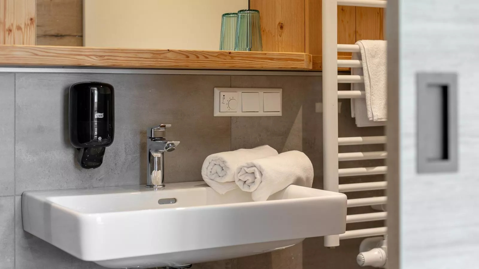Apart33 Top 1-30-Bathroom