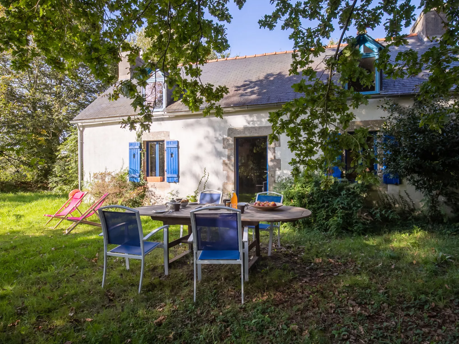 Le Petit Poirier-Outside