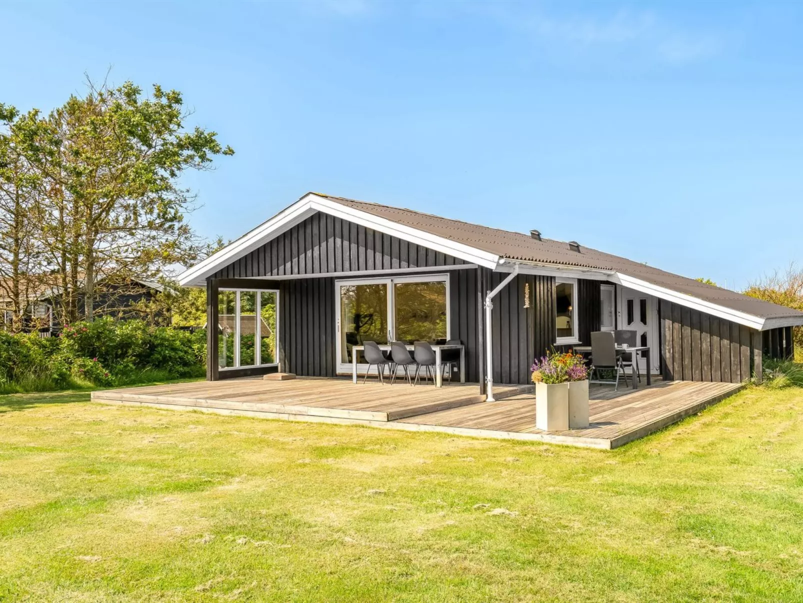 "Bent" - 750m from the sea-Outside