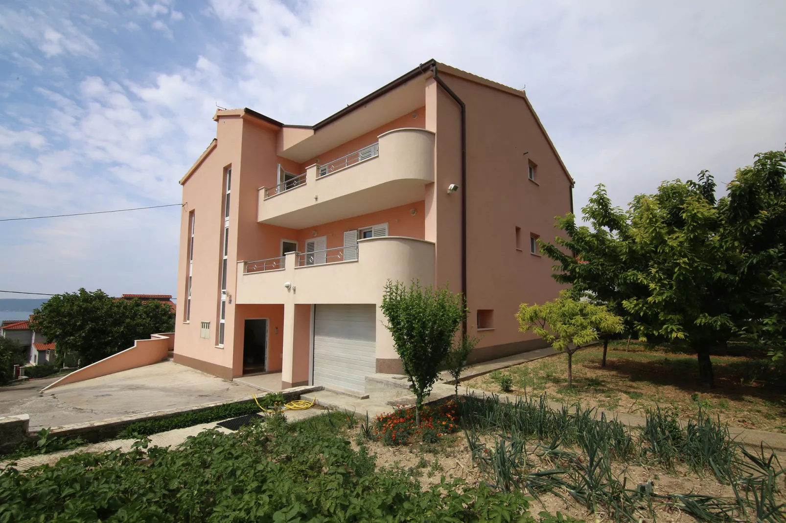 Comfy lux apartment-Exterior summer