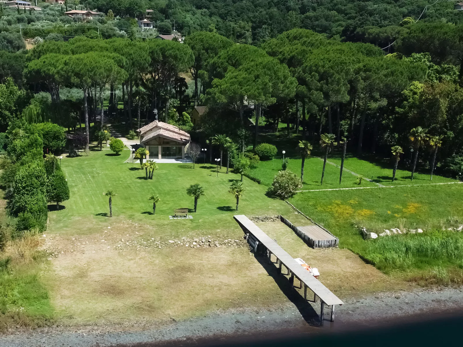 La Spiaggia-Outside