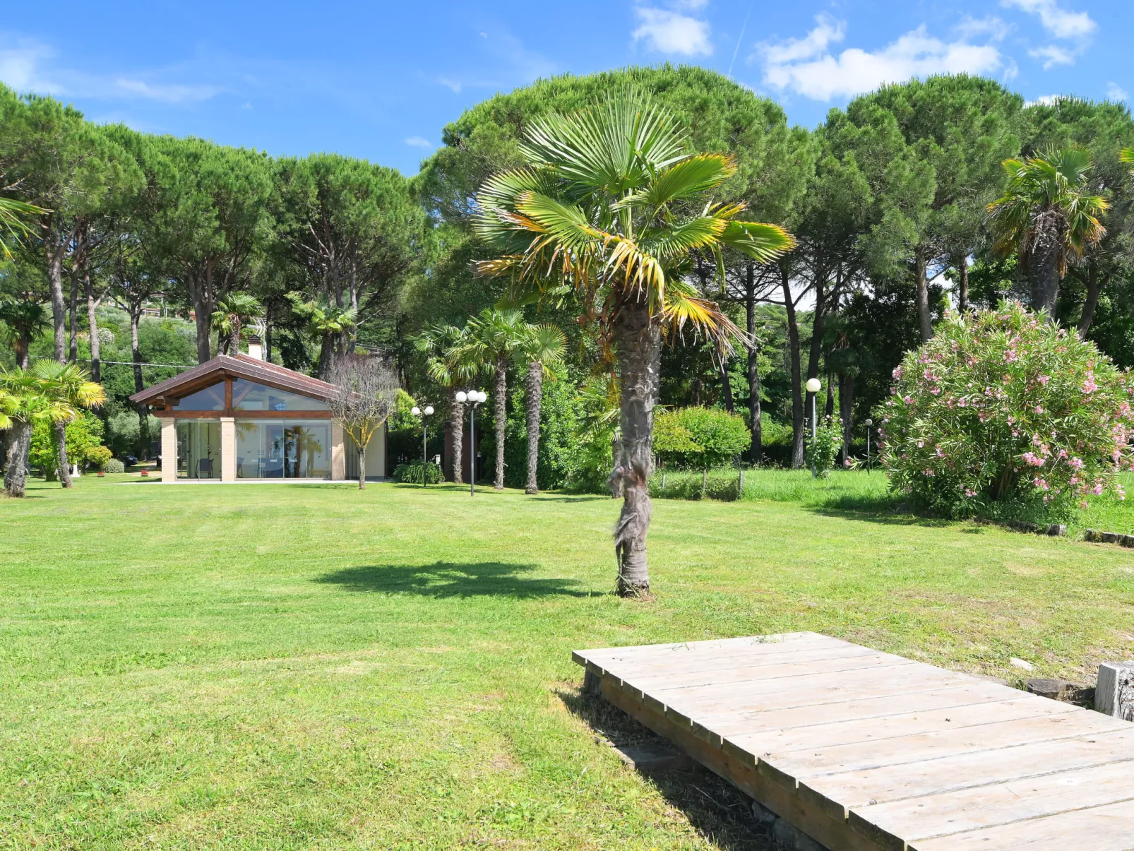 La Spiaggia-Outside