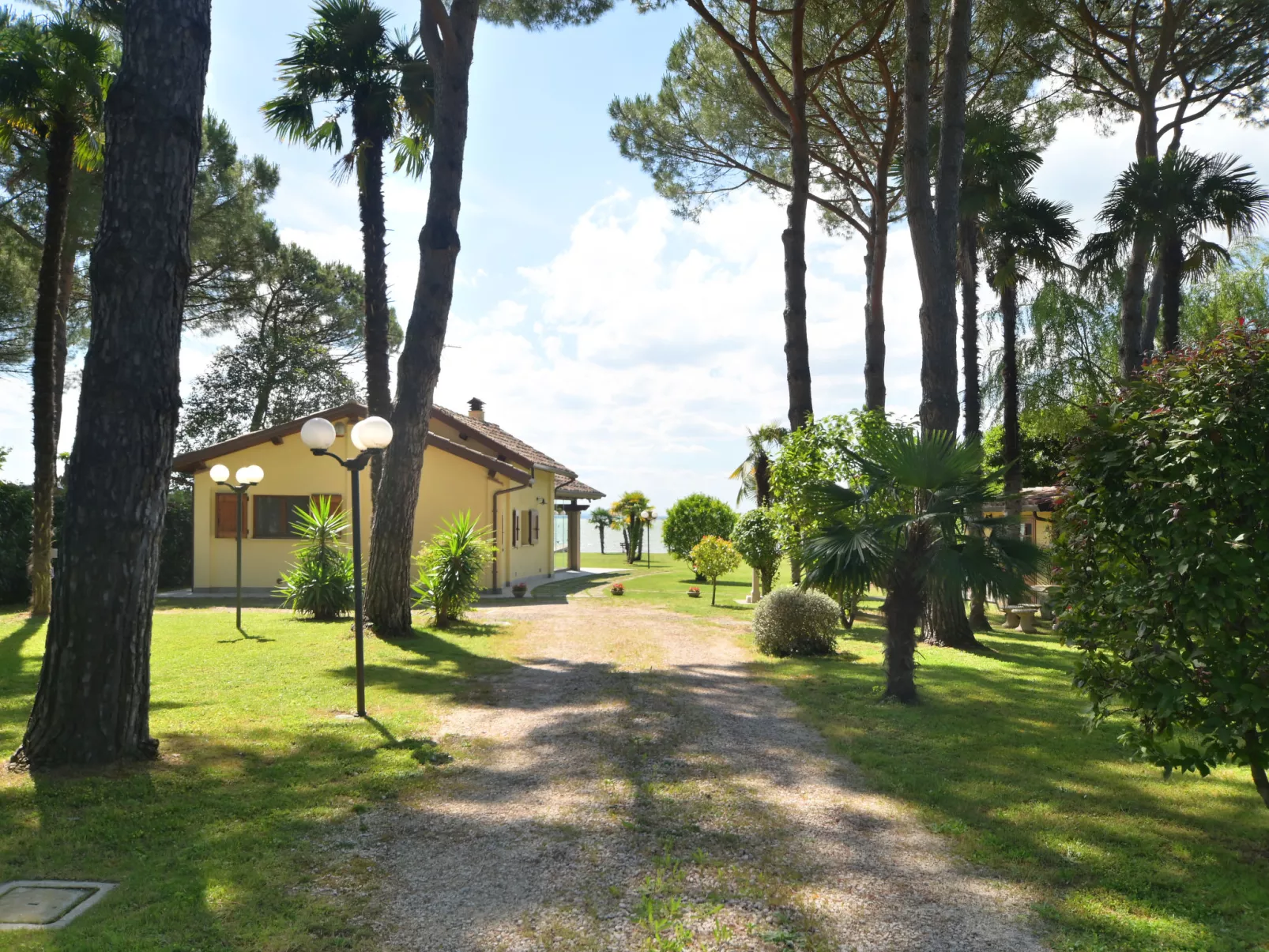 La Spiaggia-Outside