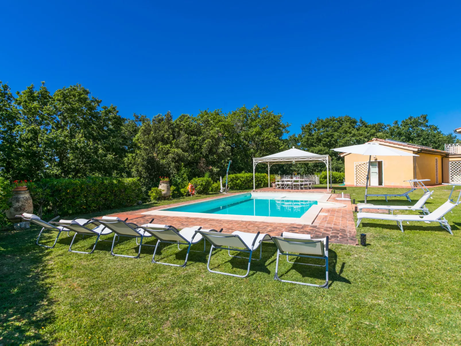 Poggio al Pruno-Outside