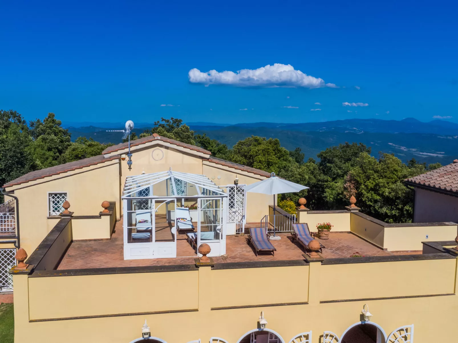 Poggio al Pruno-Outside