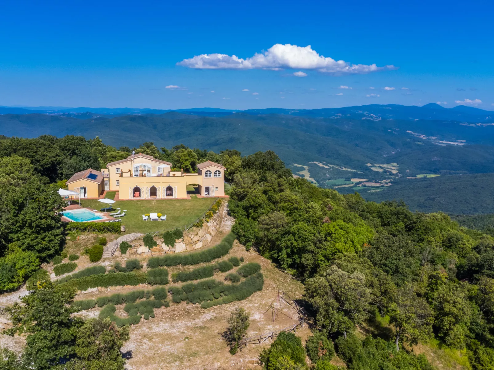 Poggio al Pruno-Outside