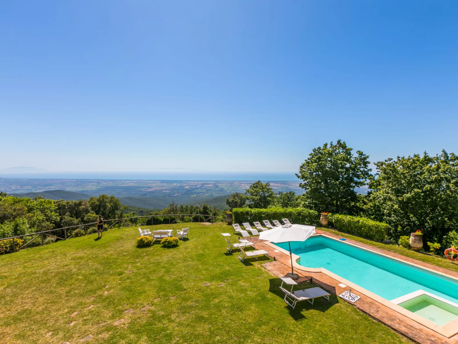 Poggio al Pruno-Outside