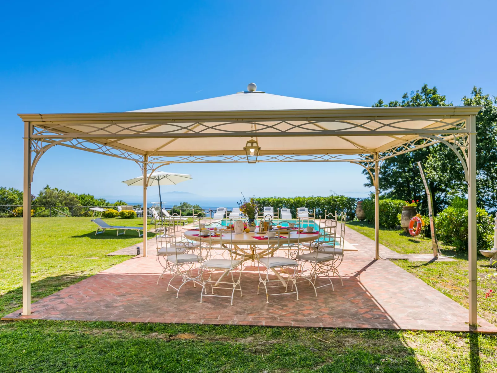 Poggio al Pruno-Outside