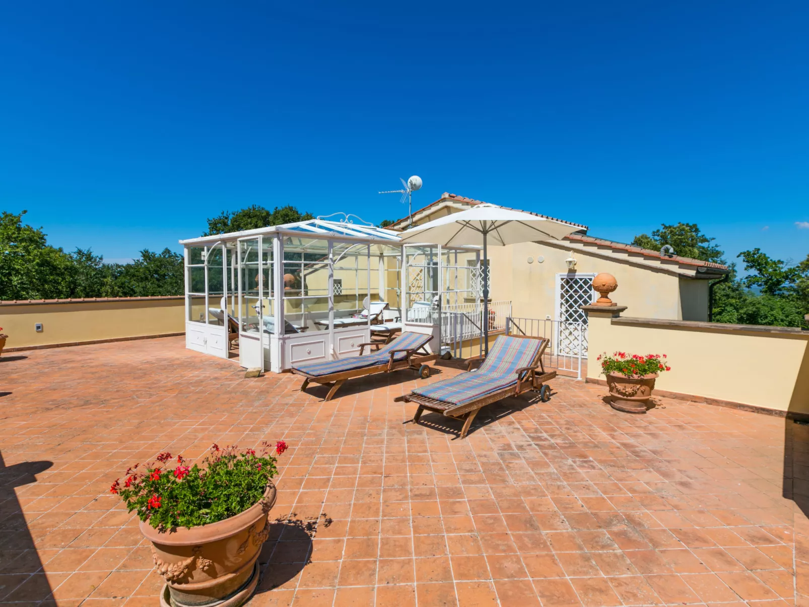 Poggio al Pruno-Outside