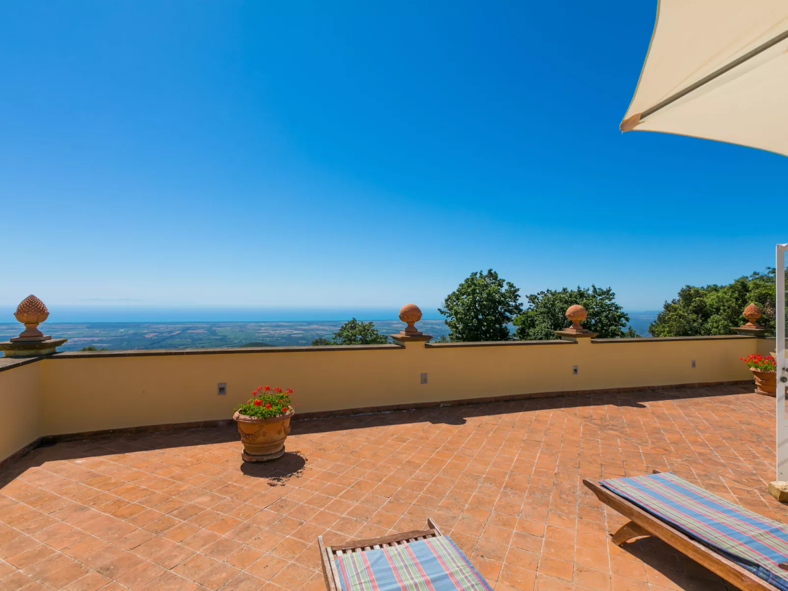 Poggio al Pruno-Outside