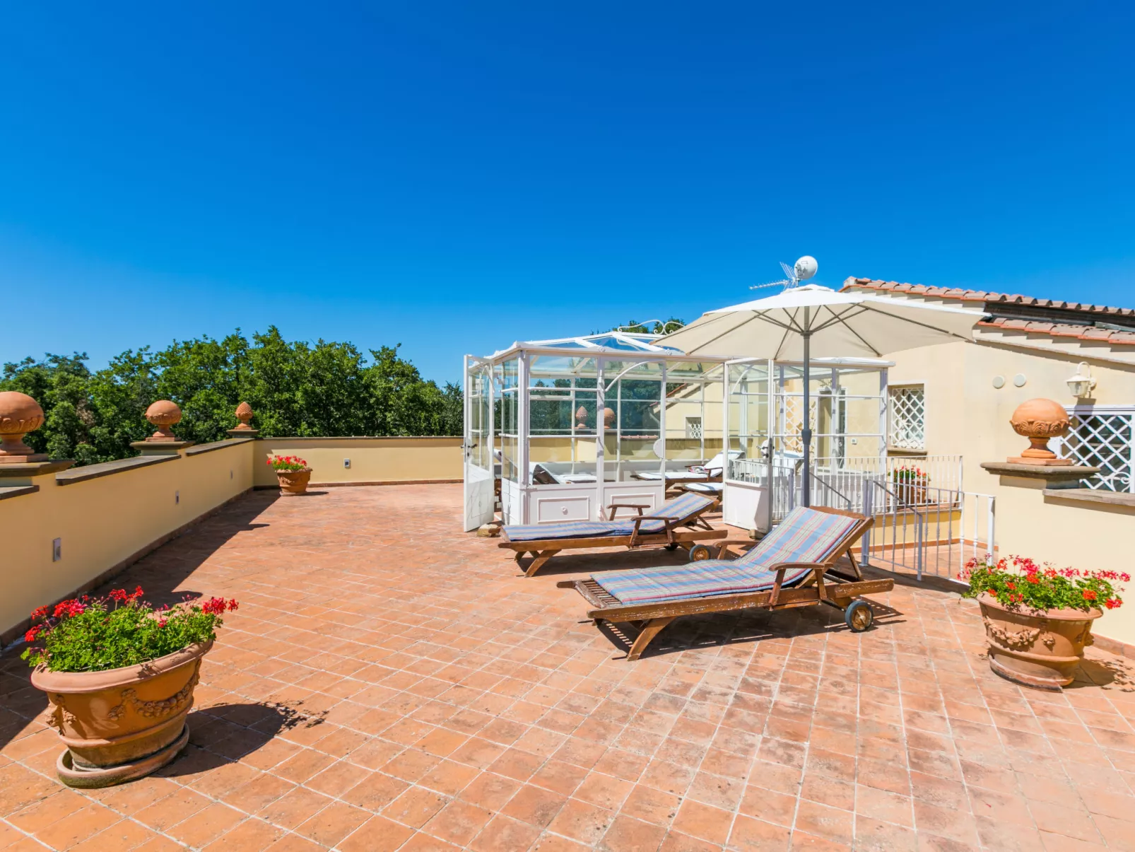 Poggio al Pruno-Outside