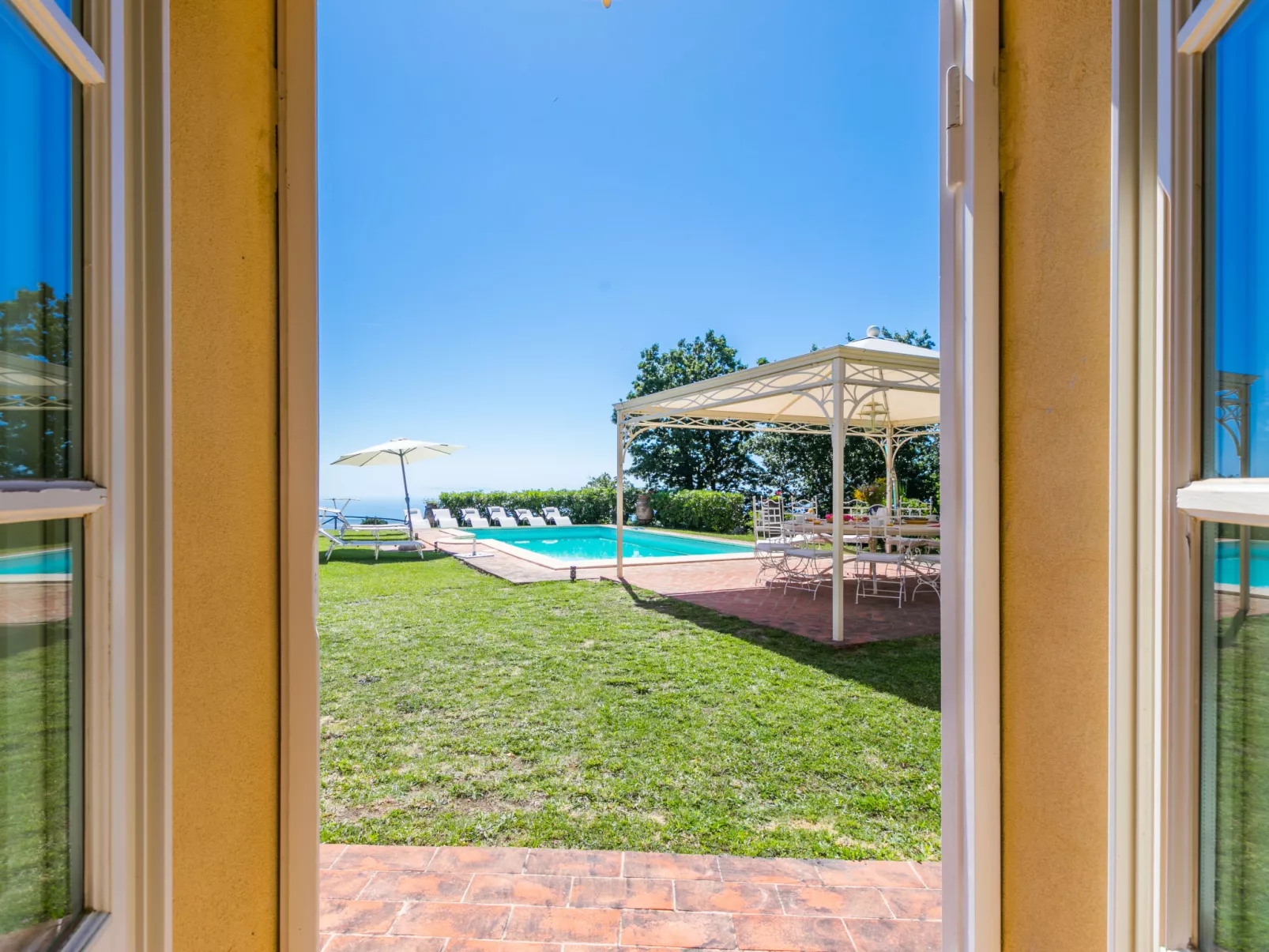 Poggio al Pruno-Outside