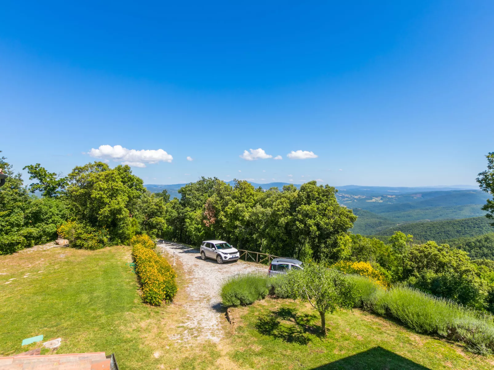 Poggio al Pruno-Outside