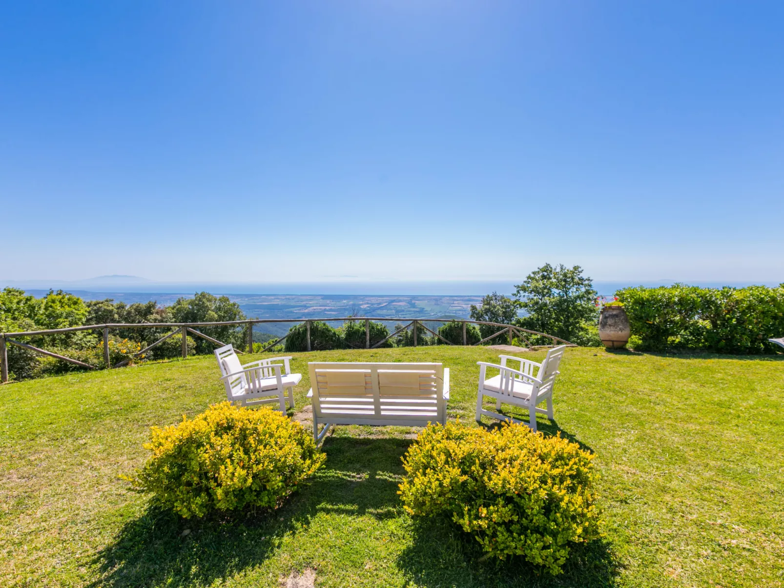 Poggio al Pruno-Outside