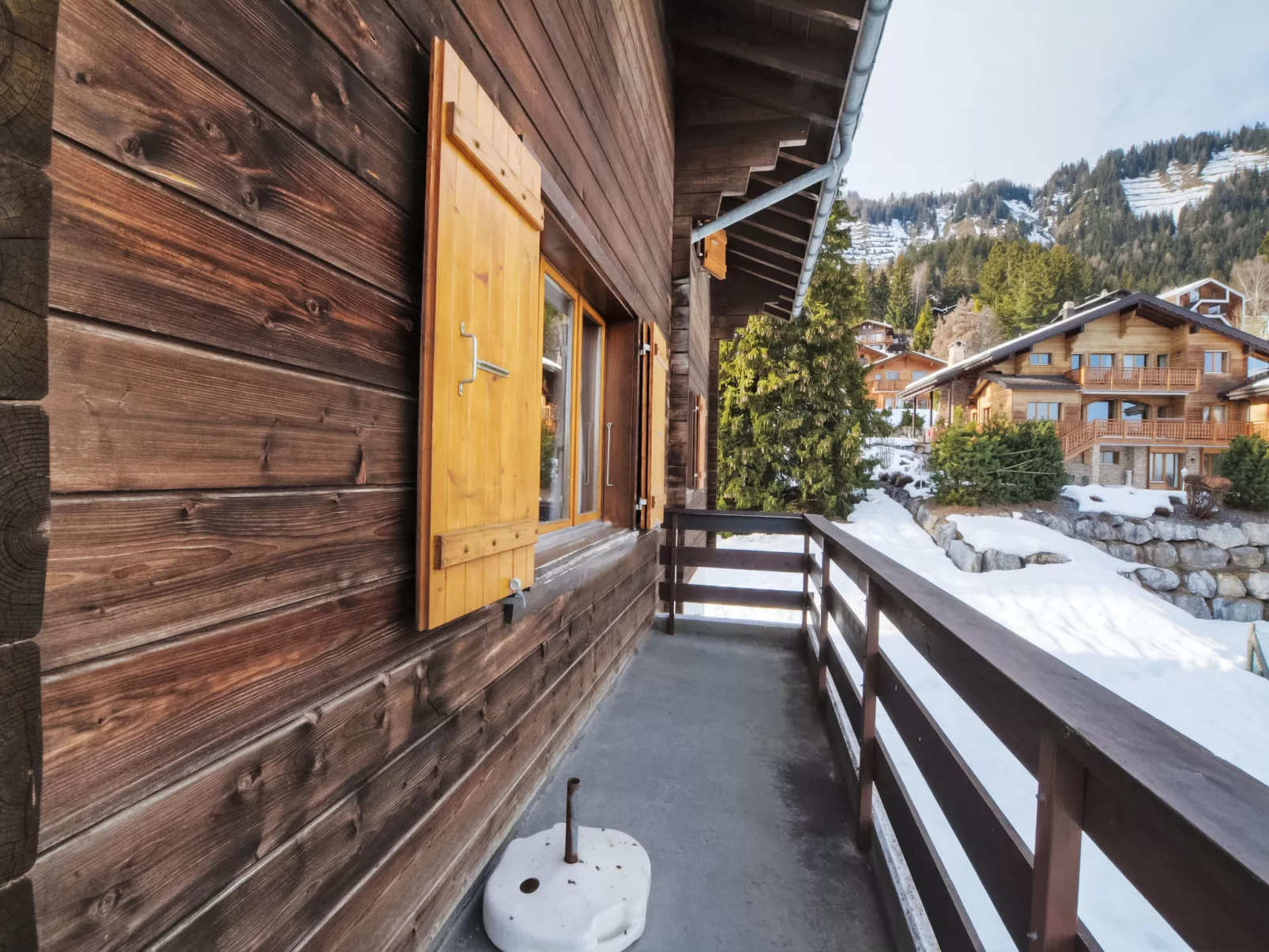 Roche-Neige-Outside