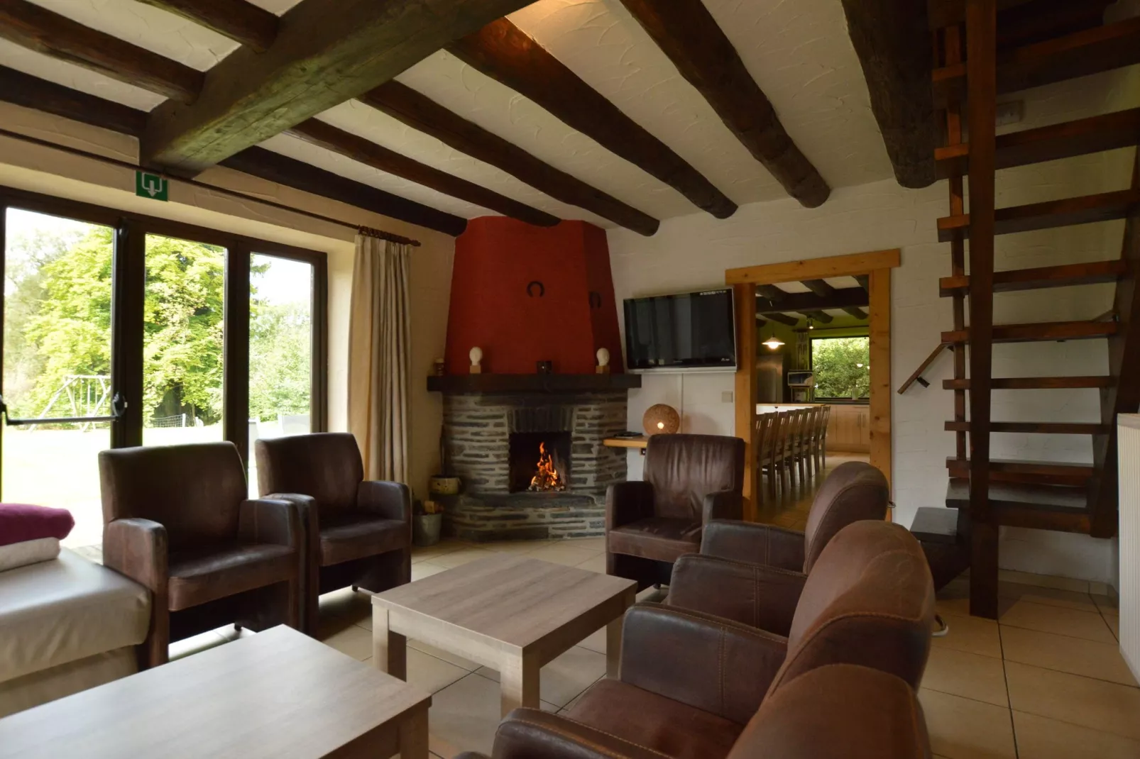 Eau Rouge-Living room