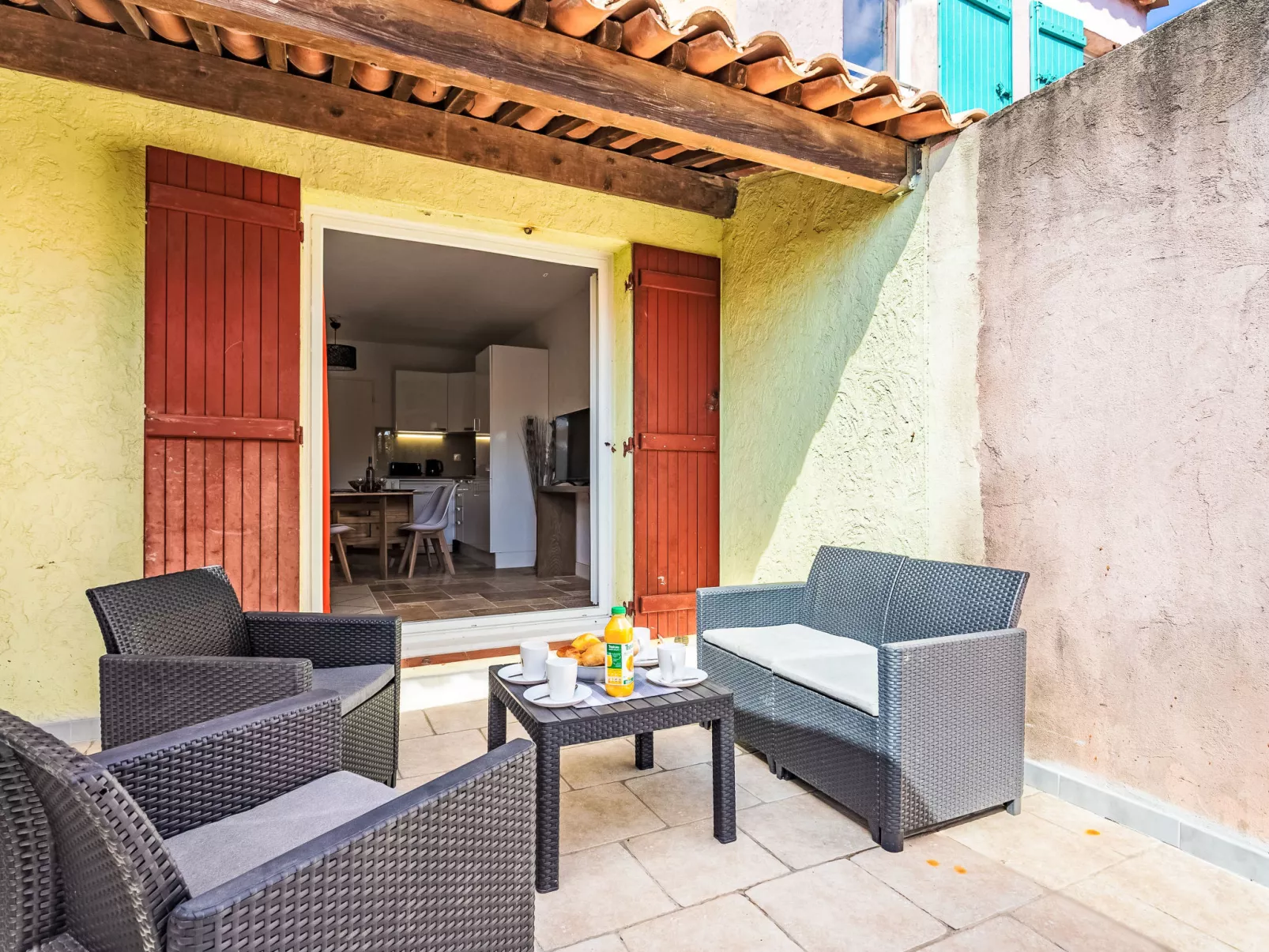 Le Hameau de Gassin-Outside