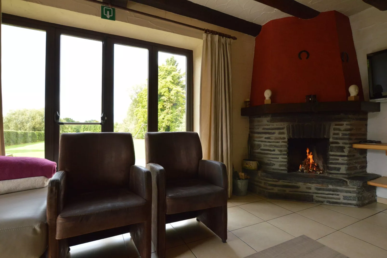 Eau Rouge-Living room