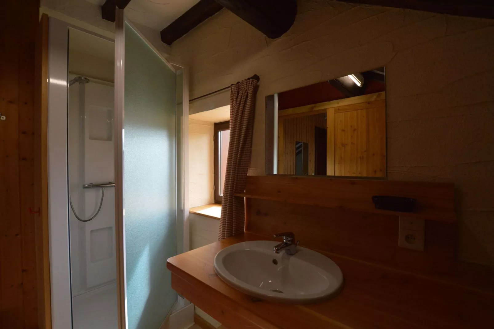 Eau Rouge-Bathroom